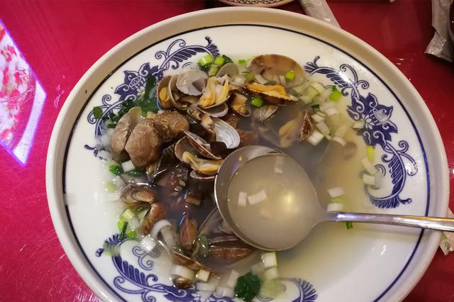威海烟台人吃花蛤就吃辣炒？其实香菇炖蛤味道也不错